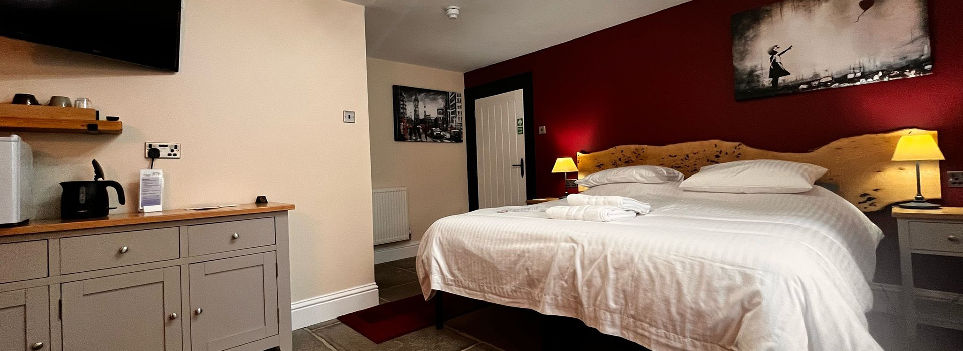 slider-Red-bedroom6-jan-2024